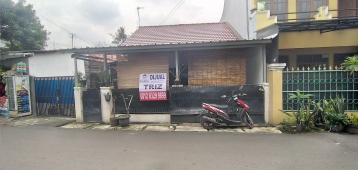 Rumah Sederhana di Pinggir Jalan