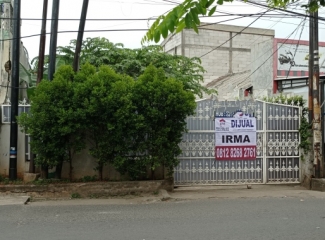 Rumah Pinggir Jalan di Jatibening