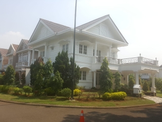 Rumah Cantik Model Klasik Western Di Kota Wisata Cibubur