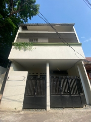 Dijual Rumah Dalam Komplek Full Renov